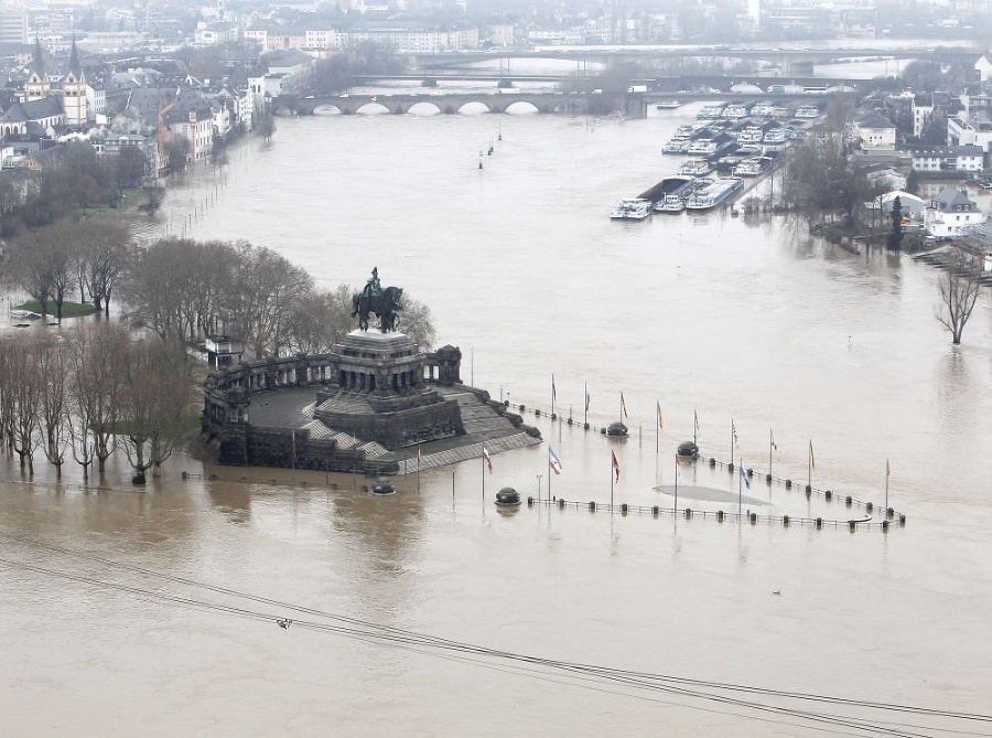 Rozvodnená rieka Rýn zaplavila