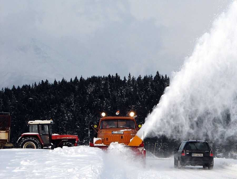 Sneh opäť komplikuje dopravu