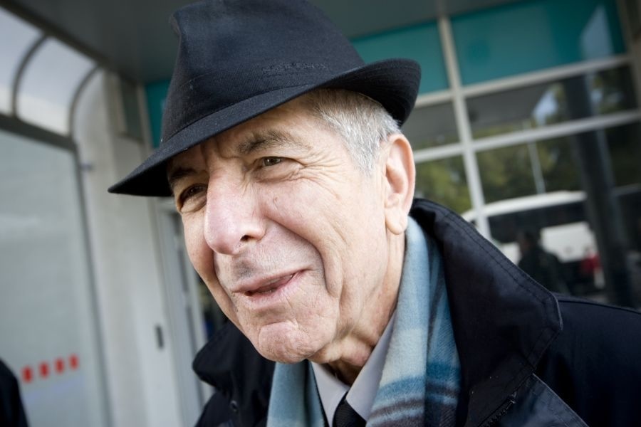 Leonard Cohen priletel v