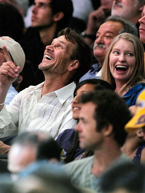 Patrick Swayze a Lisa Niemi na zápase NBA L.A. Lakers - San Antonio v máji 2008.