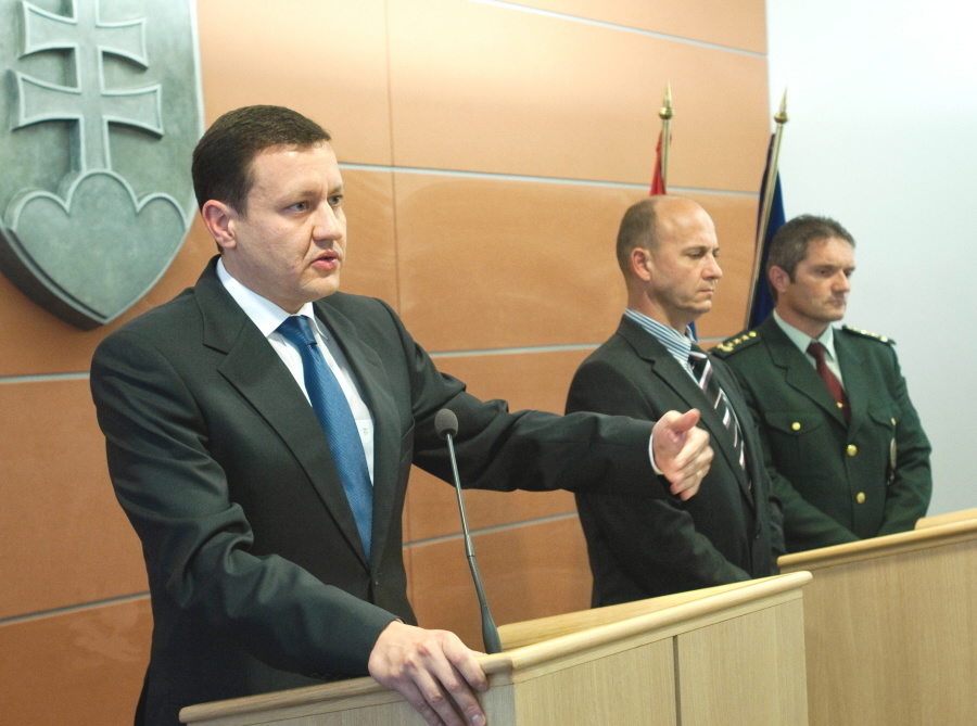 Zľava slovenský minister vnútra
