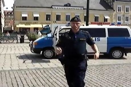 Švédskemu policajtovi je do