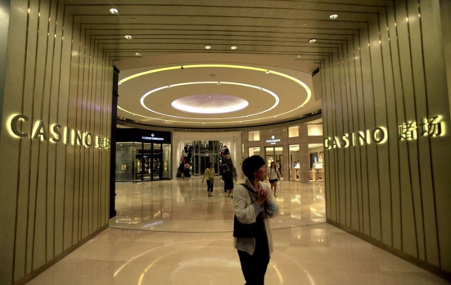 V kasíno Marina Sands Bay je 500 hracích stolov a 1600 automatov. 