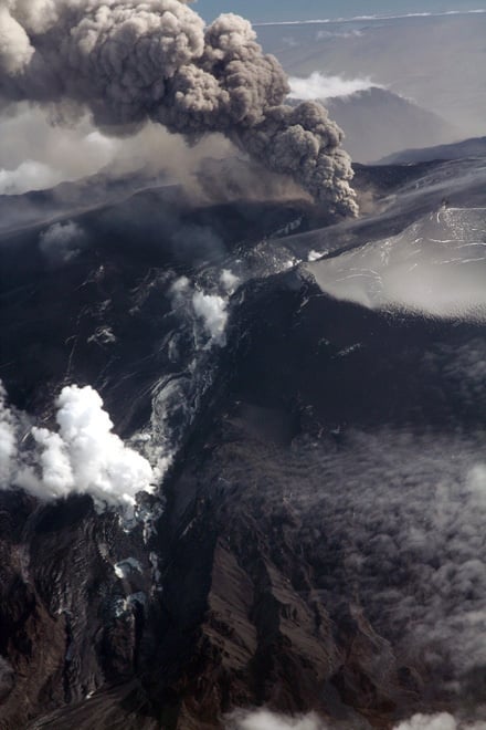 Islandská sopka Eyjafjallajökull stále