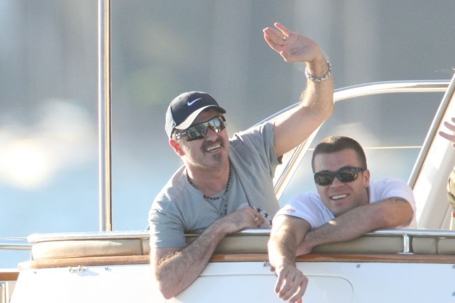 George Michael a Zdeněk počas spoločných chvíľ na jachte pri austrálskom Sydney. &#38;#34;Rokujem s Georgeom  o tom, aby vystúpil v Prahe,&#38;#34; povedal Tovara pre Aha!.