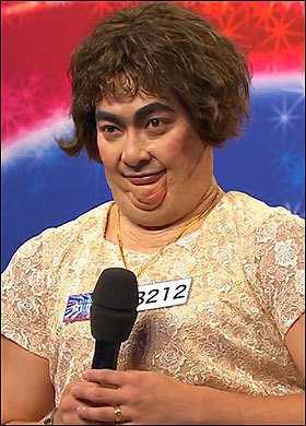 PARÓDIA! Susan Boyle sa stala hlavnou hviezdou parody šou v Japonsku. 
