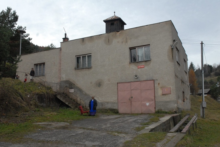 Klan Horváthovcov po požiari našiel útočisko v žakarovskej požiarnej zbrojnici.