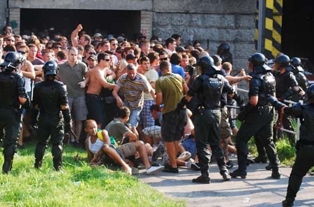 Stret polície a chorvátskych