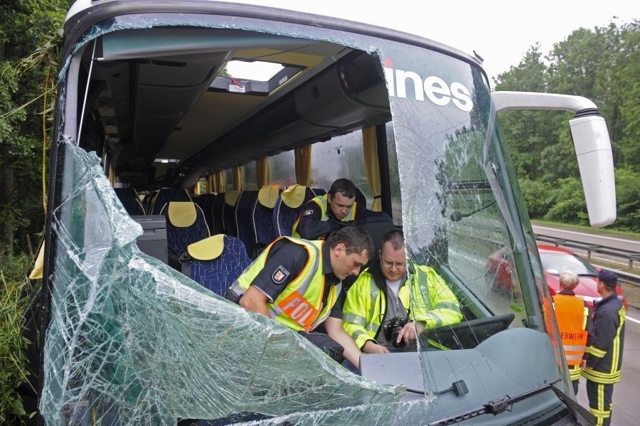 Pri havárii poľského autobusu