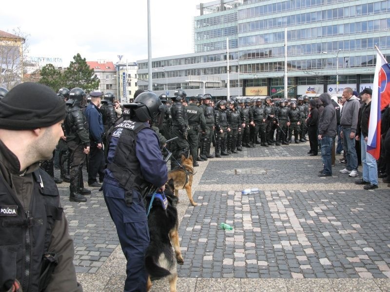 Policajtom prišli na pomoc