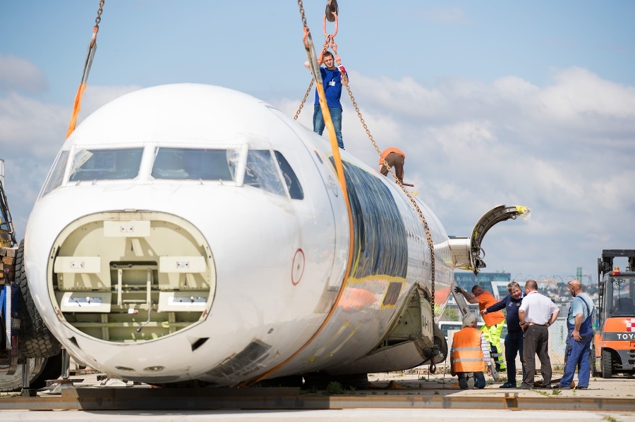 Prevoz lietadla Fokker 100