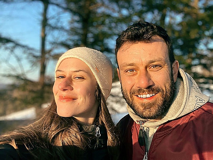 Herci sa čoskoro stanú hrdými rodičmi. 