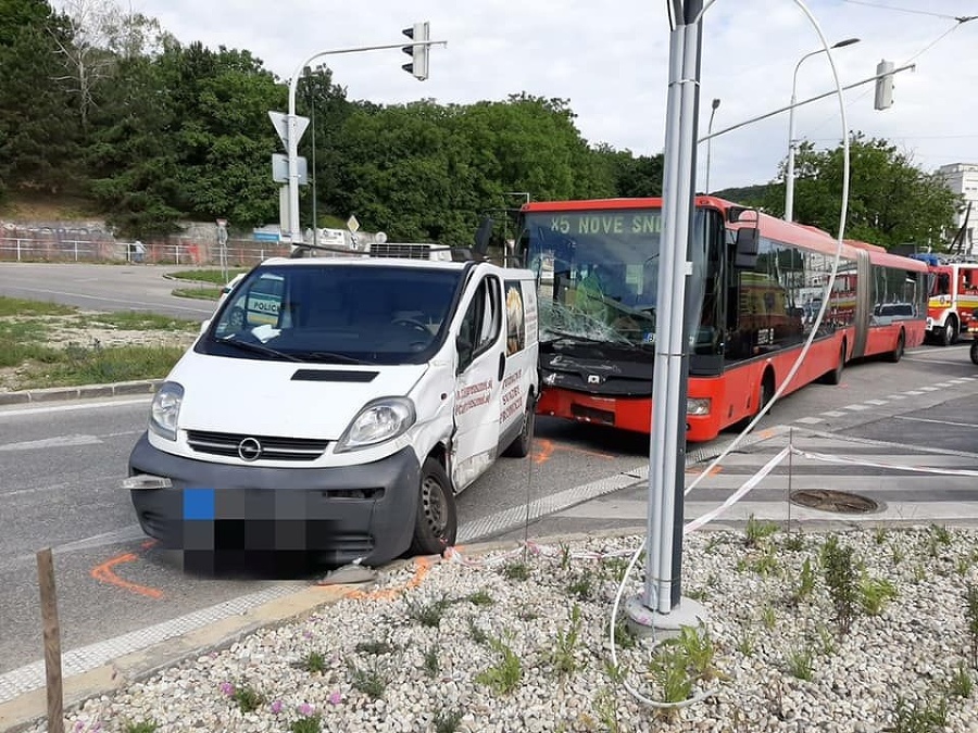 Zrážka autobusu MHD a