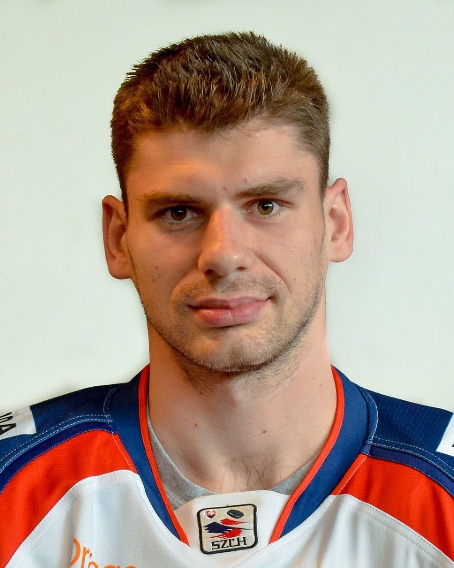 Hokejista Juraj Valach.