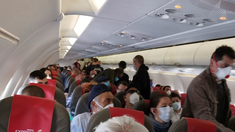 Lietadlo bolo podľa cestujúcich