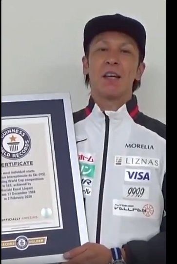Noriaki Kasai s ocenením.