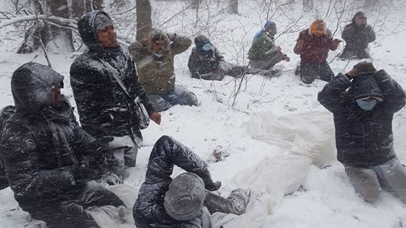 Policajti zadržali migrantov pri