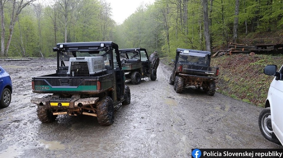 Policajti zadržali migrantov pri