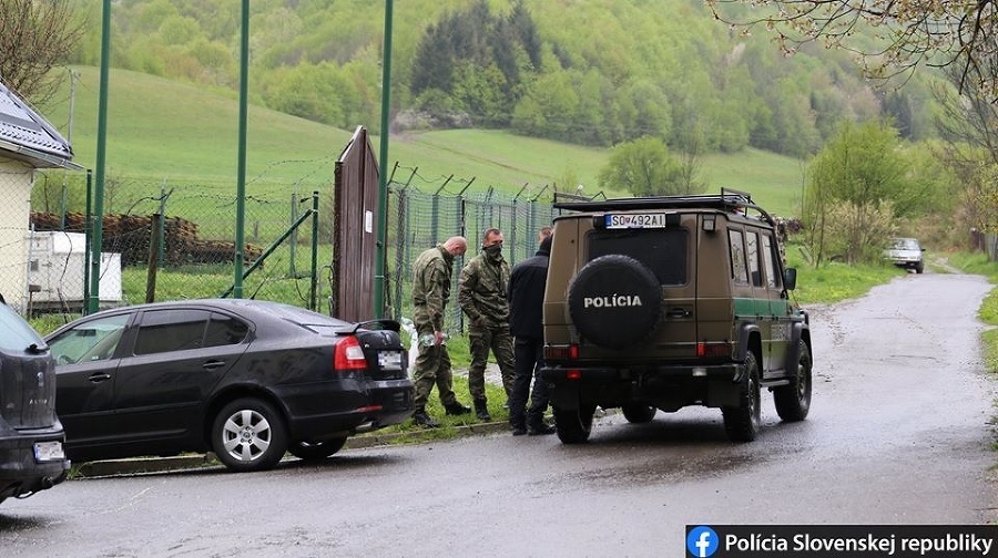 Policajti zadržali migrantov pri