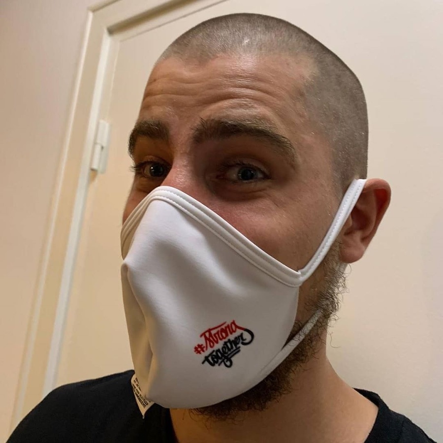Tourminátor všetkých prekvapil drastickou zmenou imidžu - oholil si hlavu. 
