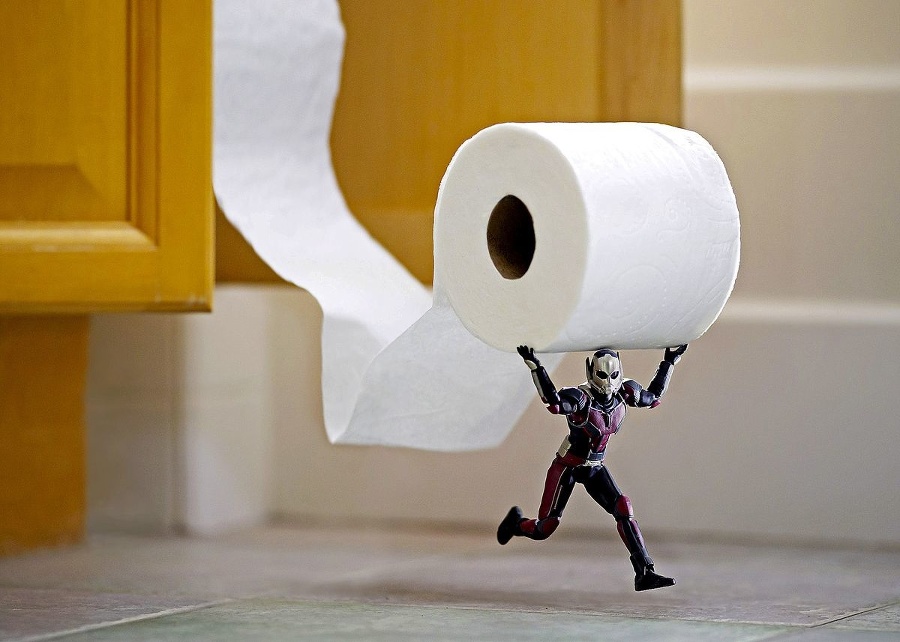 Antman kradnúci toaletný papier