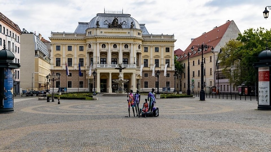 Inštalácia na Hviezdoslavovom námestí.