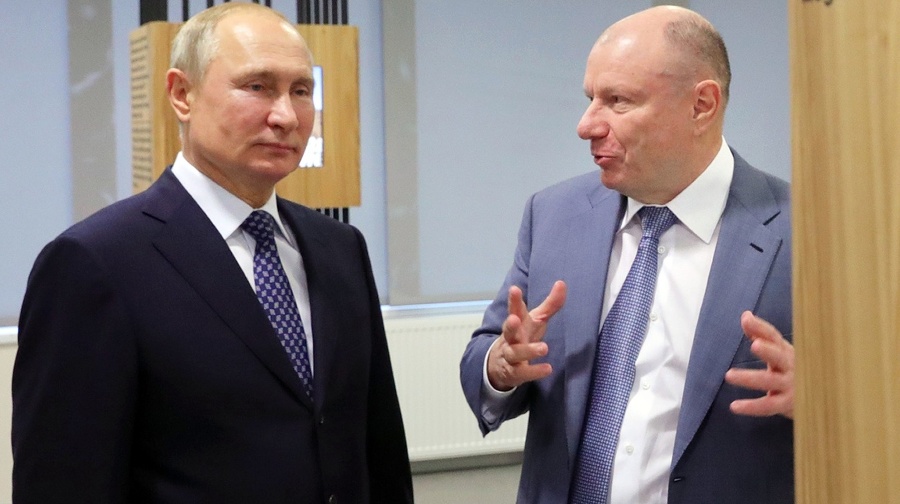 Ruský prezident Vladimir Putin a najbohatší muž krajiny Vladimir Potanin na archívnej snímke z decembra 2019
