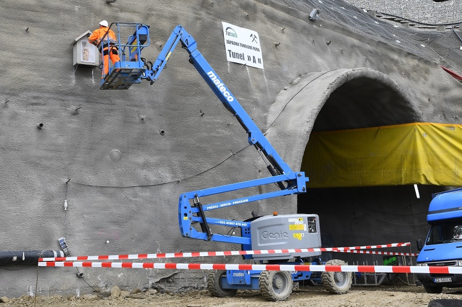 Začiatok razenia tunelu Bikoš.