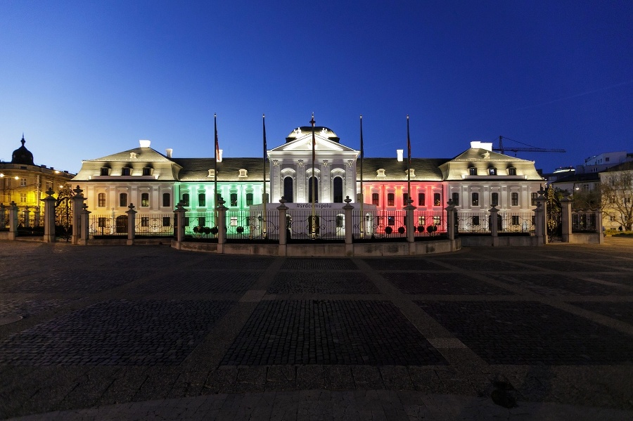 Prezidentský palác sa rozsvietil