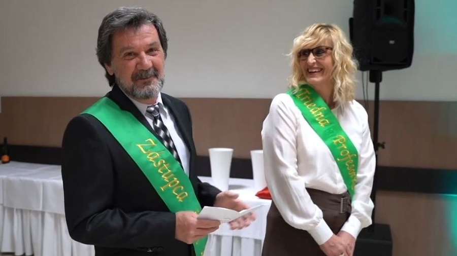 Obľúbený učiteľ Jaroslav Budz počas svojej poslednej stužkovej slávnosti.