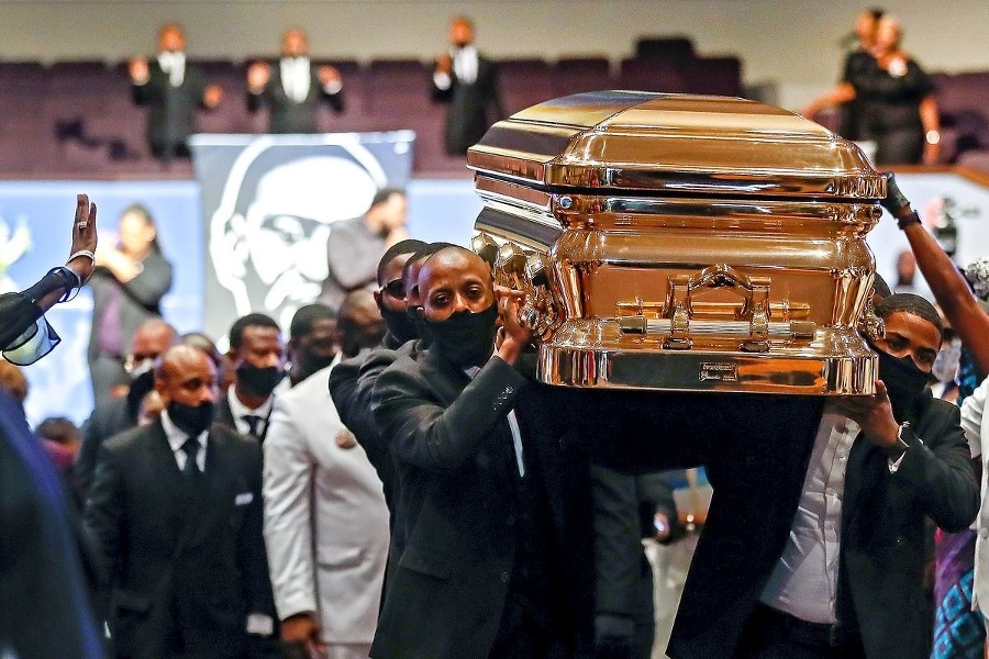 Na pohreb Afroameričana Georgea