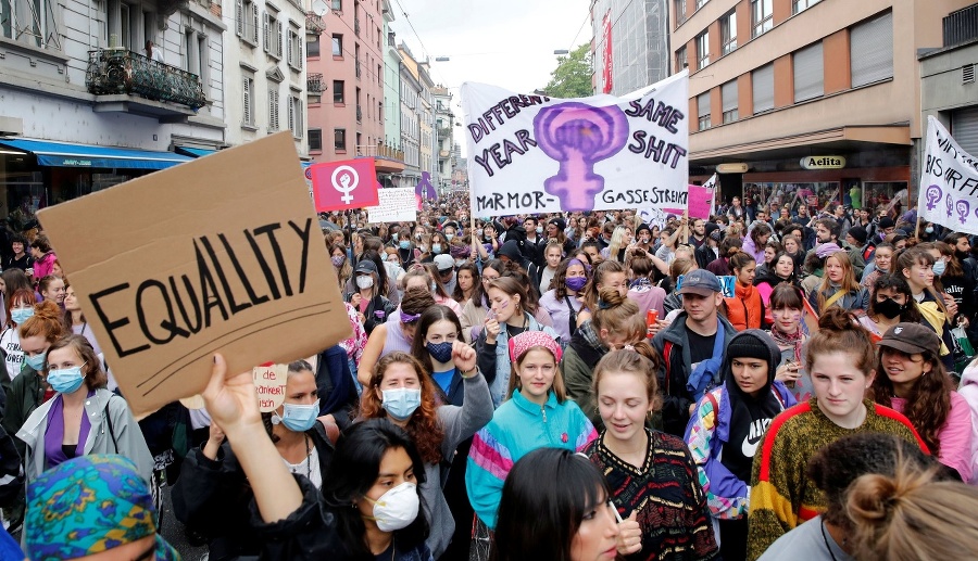 Tisíce žien protestovali v