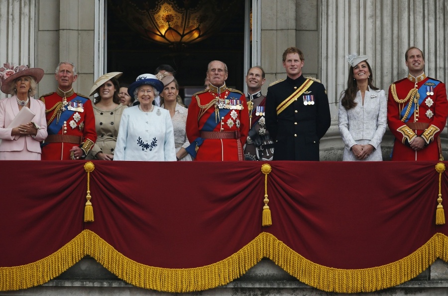 Kráľovská rodina na balkóne