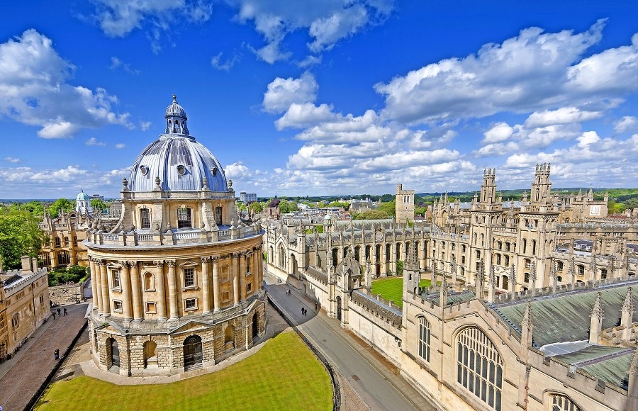 Oxford vyštudovali mnohí známi