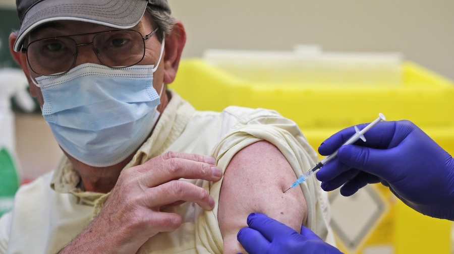 Pacient počas očkovania vakcínou