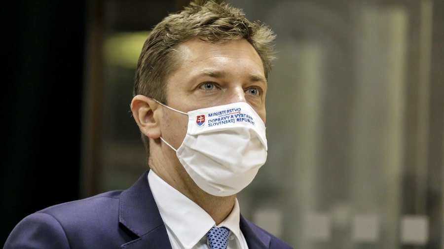 Minister dopravy a výstavby Andrej Doležal (nominant Sme rodina) 