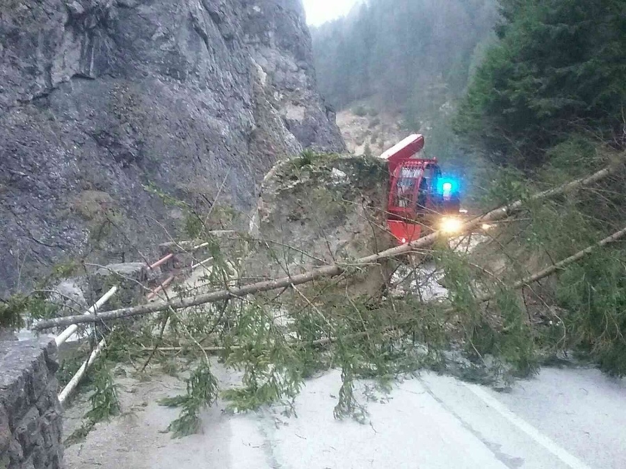 Na mieste zasahovali v