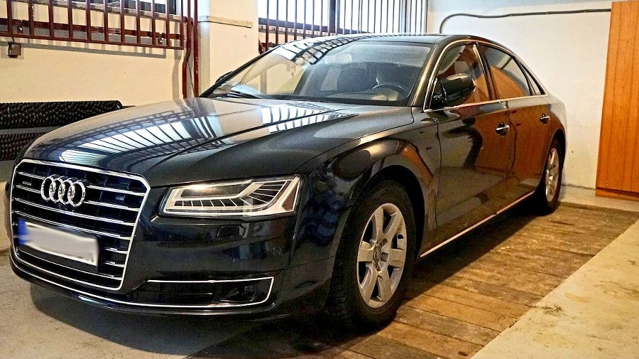 Audi A8 long (2015),