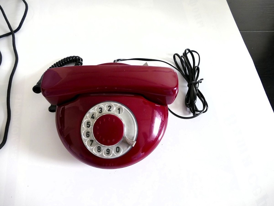 2002 - Prvý telefón