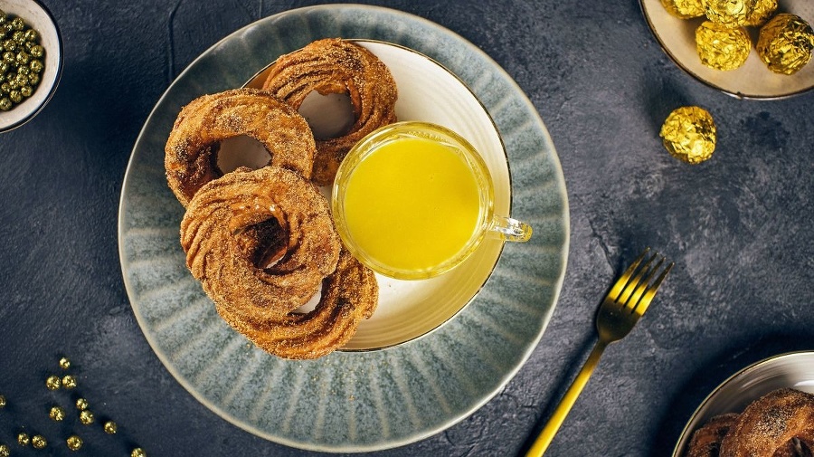 Churros s omáčkou z vaječného likéru