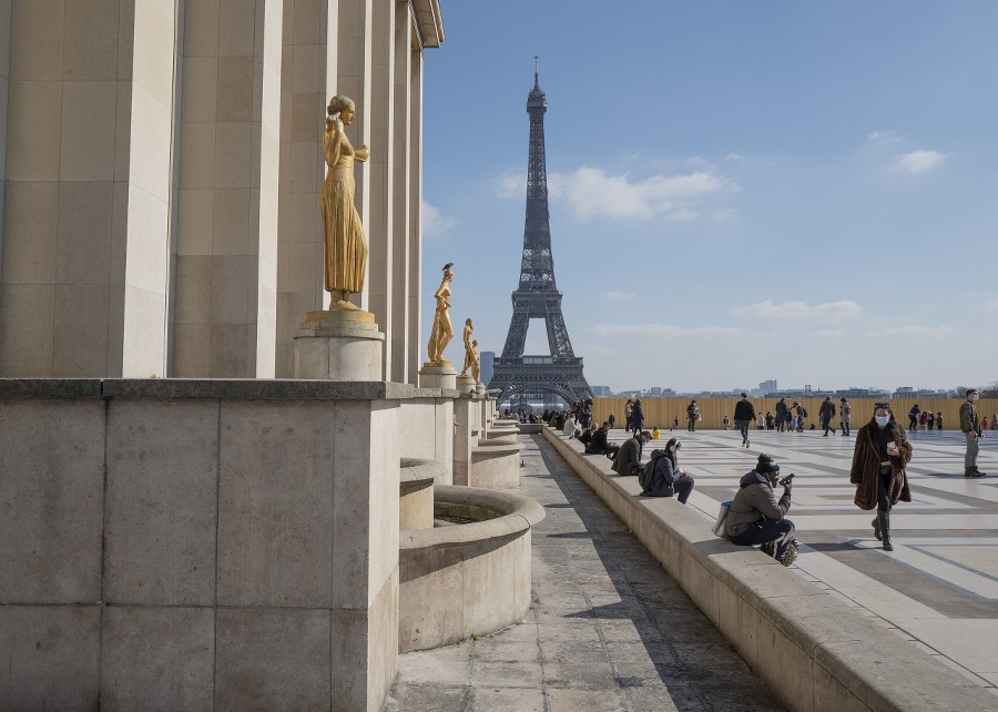 Mnohí Parížania metropolu opustili