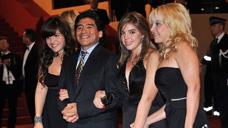Diego Maradona s dcérami.
