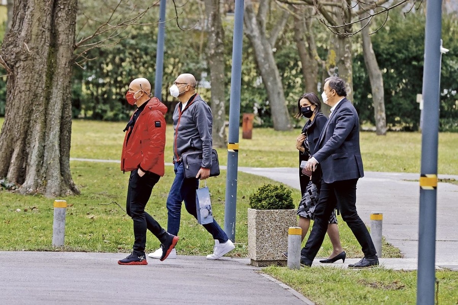 Bratislava, 14.3.2021 o 16.20 hod.: Sulík, Gröhling, Kolíková aj Krajniak už v nedeľu sedeli na Úrade vlády.