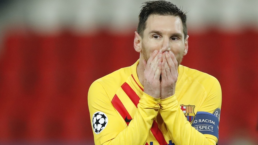 Lionel Messi reaguje po