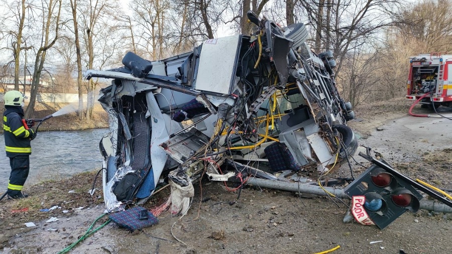 Zrážka vlaku a autobusu