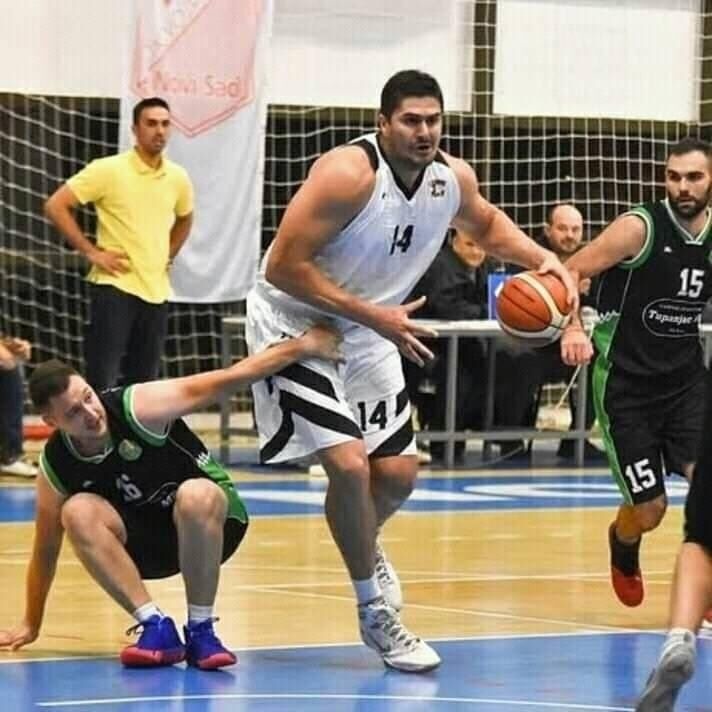 Srb si basketbal zahrá