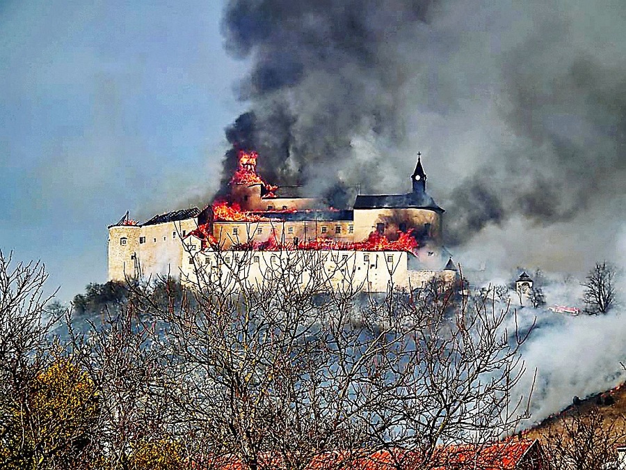 2012: Ničivý požiar vypukol