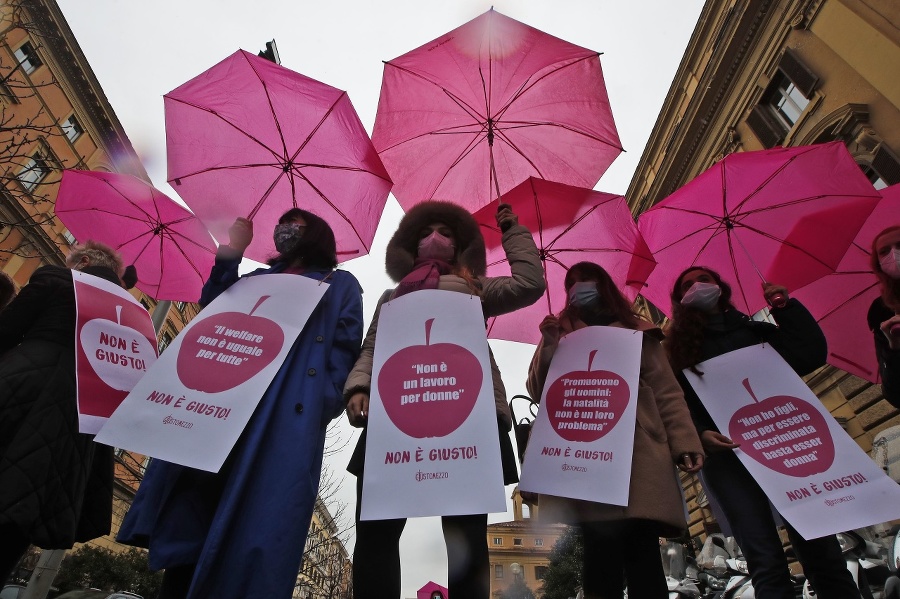 Taliansko: Protestujúce ženy pri