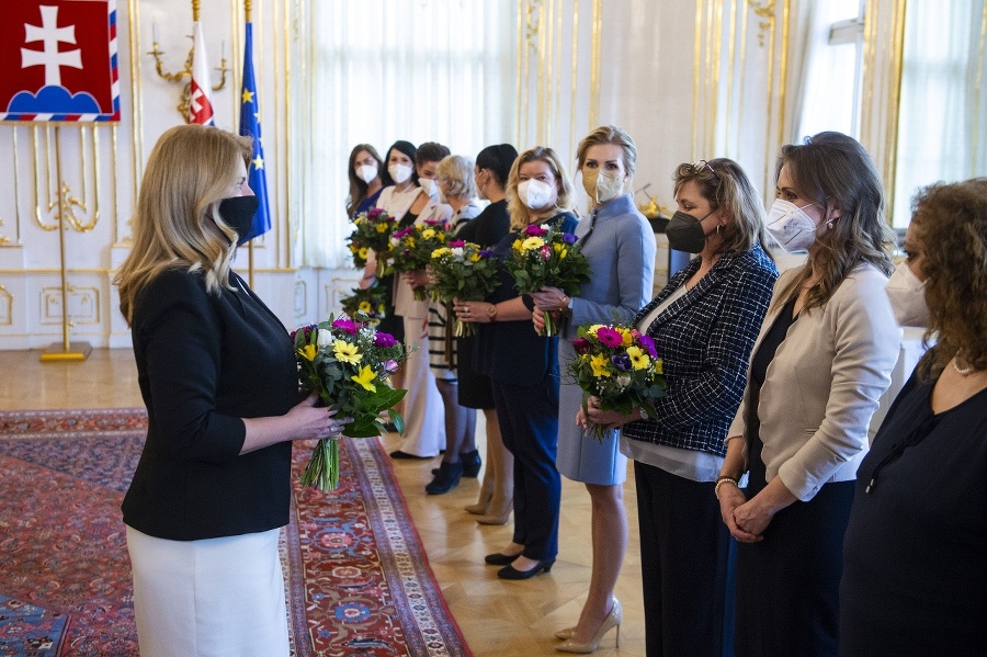 Prezidentka Čaputová spolu s predstaviteľkami profesijných a mimovládnych organizácií ako aj s poslankyňami NR SR a Európskeho parlamentu pri príležitosti Medzinárodného dňa žien