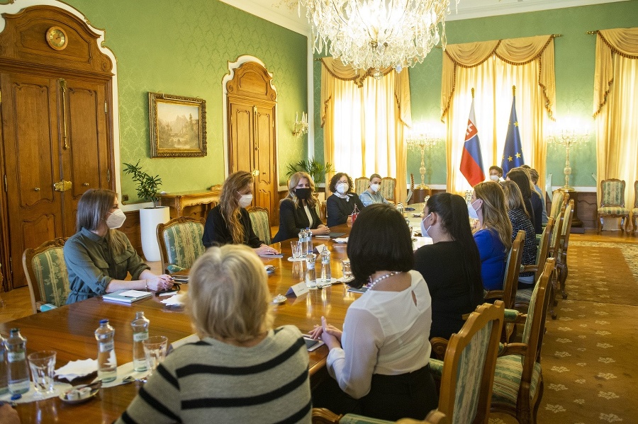 Prezidentka Zuzana Čaputová zorganizovala okrúhly stôl o dopadoch pandémie na život žien pri príležitosti Medzinárodného dňa žien